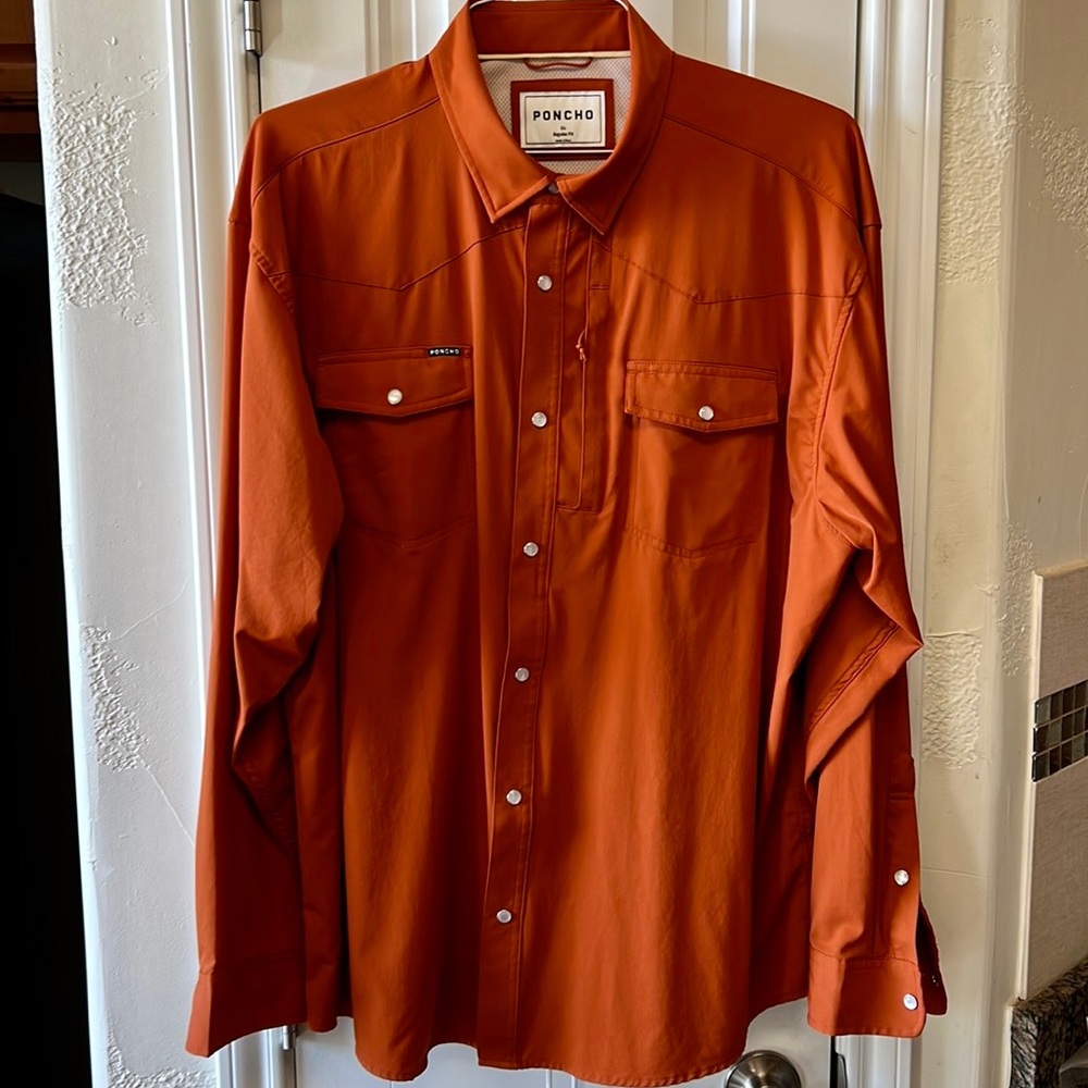 Poncho Long Sleeve XL. NWOT. Hook ‘Em!